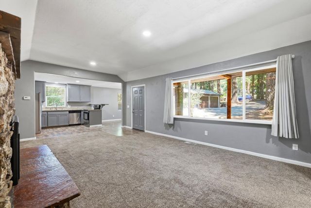 5684 Pony Express Trl, Pollock Pines, CA 95726