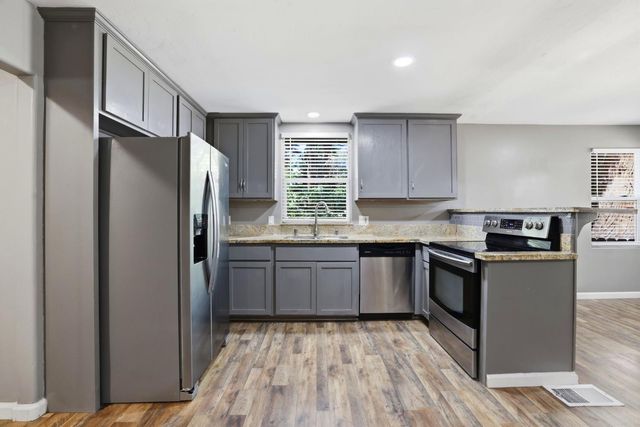 5684 Pony Express Trl, Pollock Pines, CA 95726