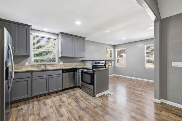 5684 Pony Express Trl, Pollock Pines, CA 95726