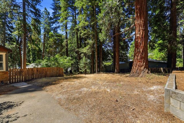 5684 Pony Express Trl, Pollock Pines, CA 95726
