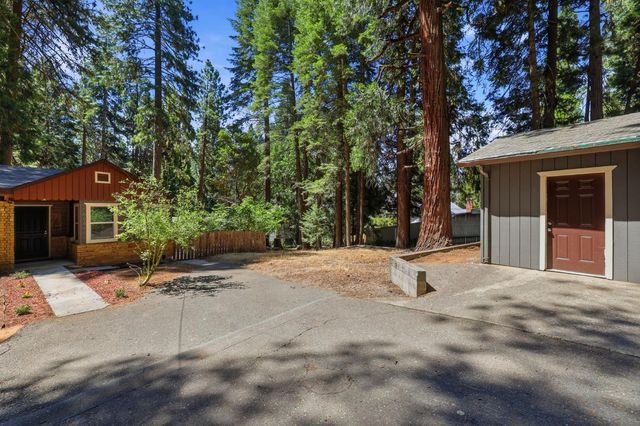 5684 Pony Express Trl, Pollock Pines, CA 95726