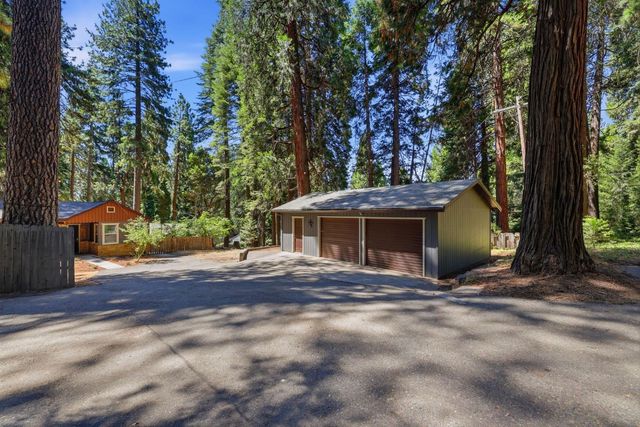 5684 Pony Express Trl, Pollock Pines, CA 95726