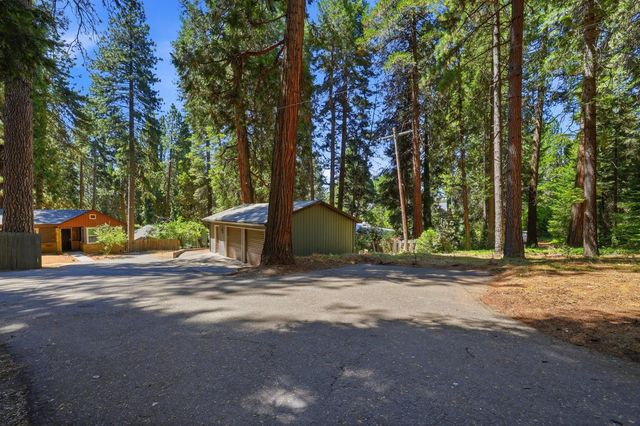 5684 Pony Express Trl, Pollock Pines, CA 95726