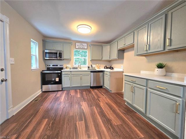 66 Elm AVE, Portsmouth, VA 23704