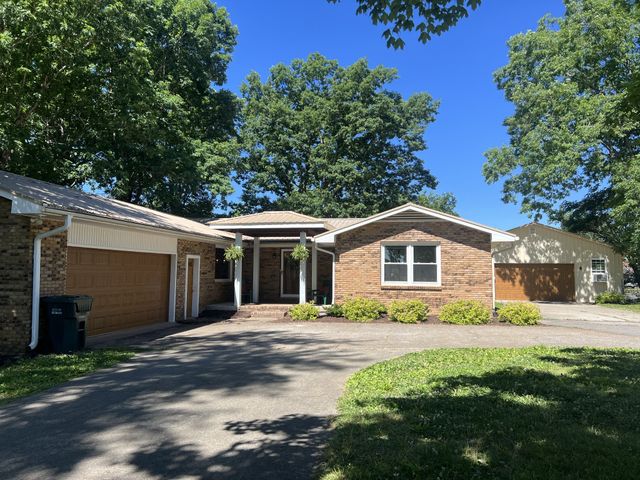104 Southwood Dr, Dickson, TN 37055
