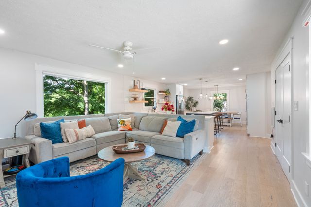 104 Southwood Dr, Dickson, TN 37055