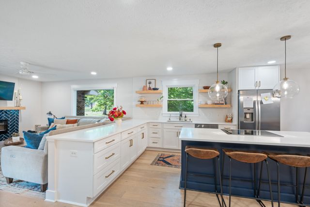 104 Southwood Dr, Dickson, TN 37055