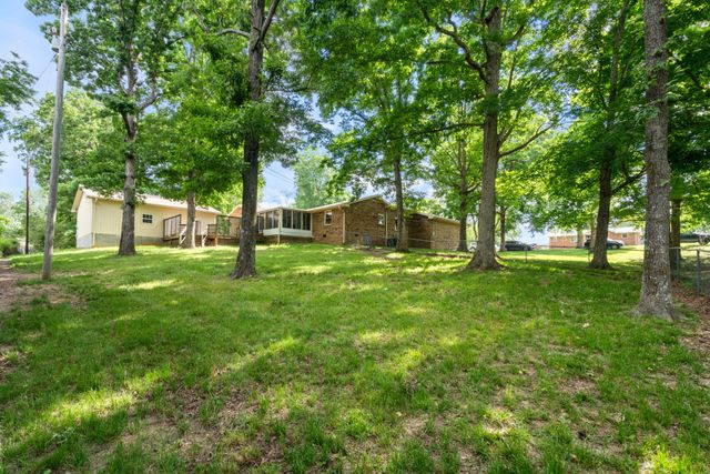 104 Southwood Dr, Dickson, TN 37055