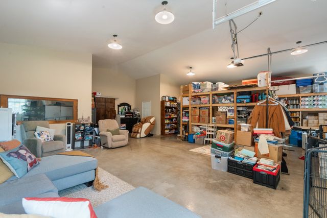 104 Southwood Dr, Dickson, TN 37055