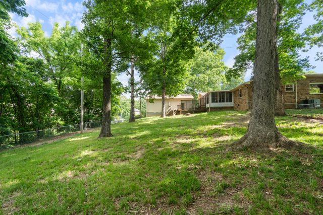 104 Southwood Dr, Dickson, TN 37055