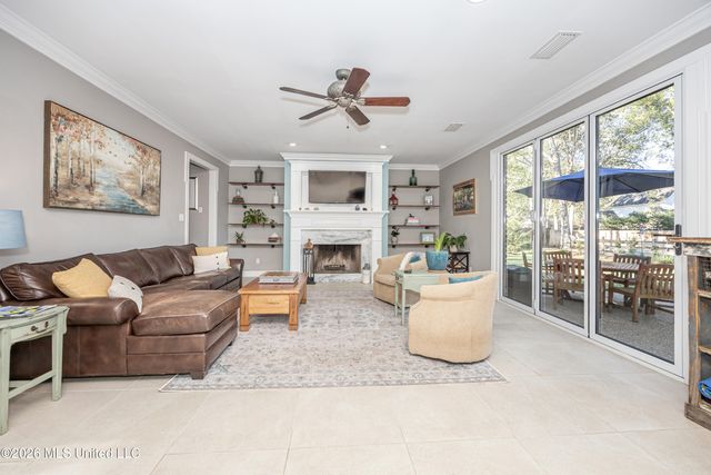 2802 Cambrai Circle, Ocean Springs, MS 39564