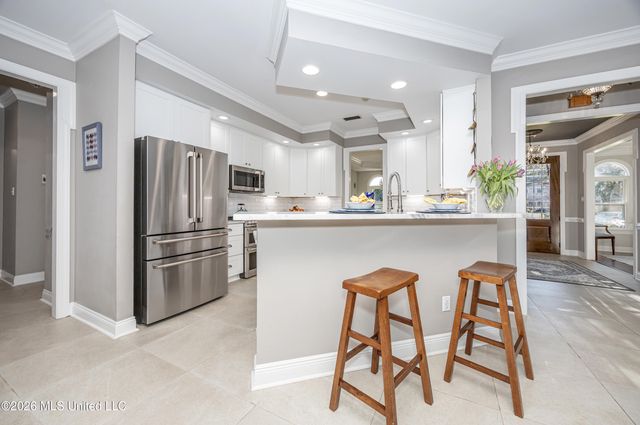 2802 Cambrai Circle, Ocean Springs, MS 39564