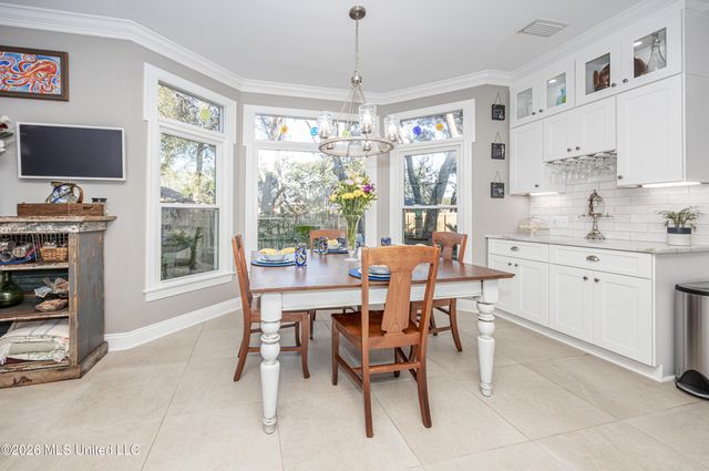 2802 Cambrai Circle, Ocean Springs, MS 39564