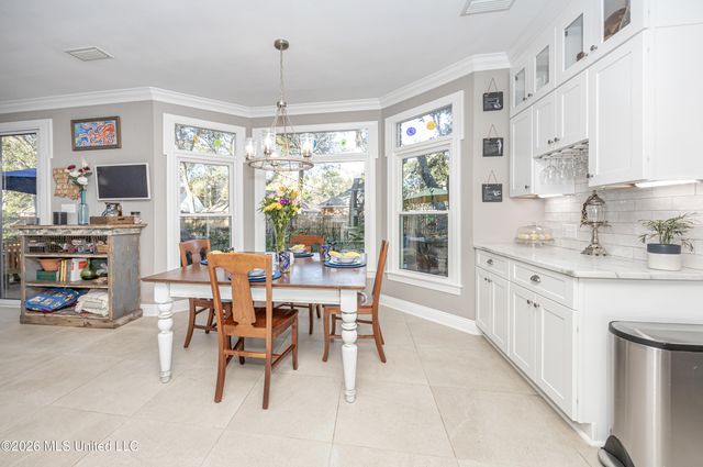 2802 Cambrai Circle, Ocean Springs, MS 39564