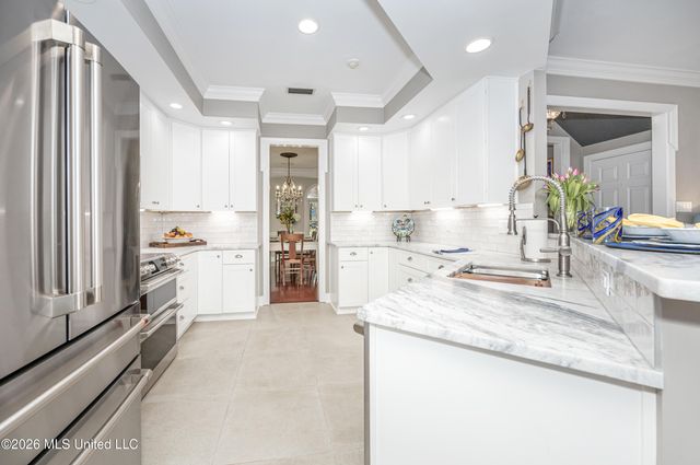 2802 Cambrai Circle, Ocean Springs, MS 39564