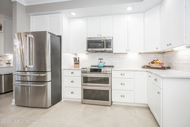 2802 Cambrai Circle, Ocean Springs, MS 39564