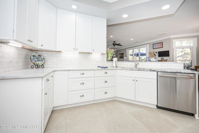 2802 Cambrai Circle, Ocean Springs, MS 39564