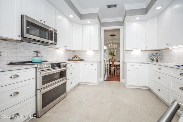 2802 Cambrai Circle, Ocean Springs, MS 39564