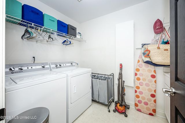 2802 Cambrai Circle, Ocean Springs, MS 39564