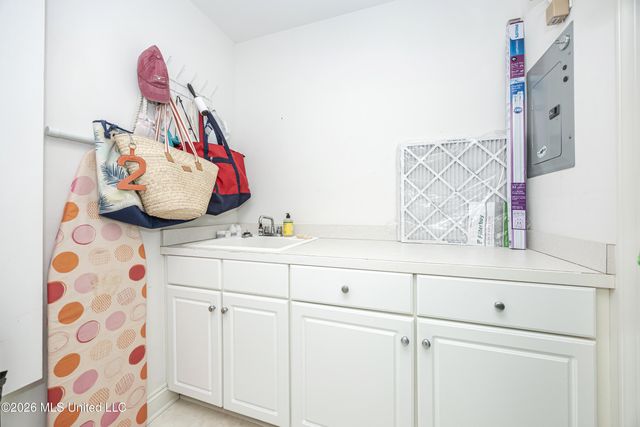 2802 Cambrai Circle, Ocean Springs, MS 39564