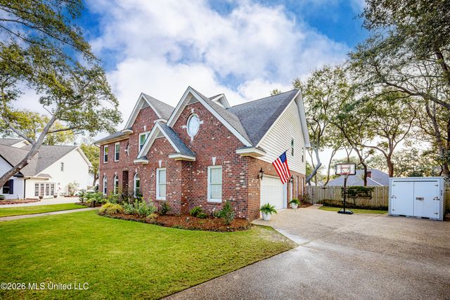 2802 Cambrai Circle, Ocean Springs, MS 39564