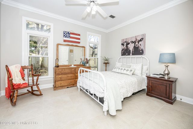 2802 Cambrai Circle, Ocean Springs, MS 39564