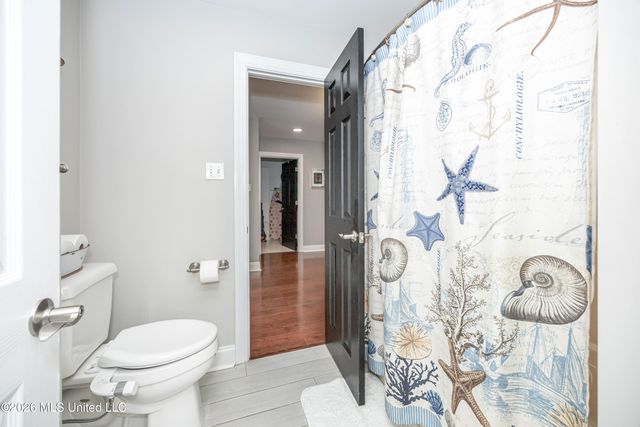 2802 Cambrai Circle, Ocean Springs, MS 39564