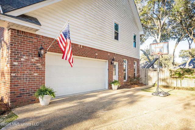 2802 Cambrai Circle, Ocean Springs, MS 39564