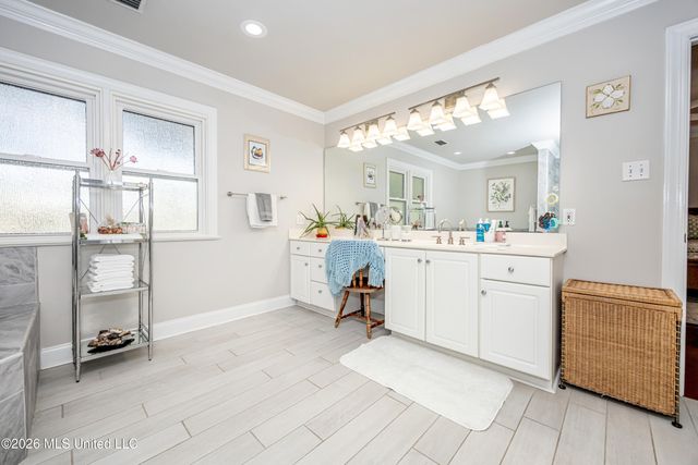 2802 Cambrai Circle, Ocean Springs, MS 39564