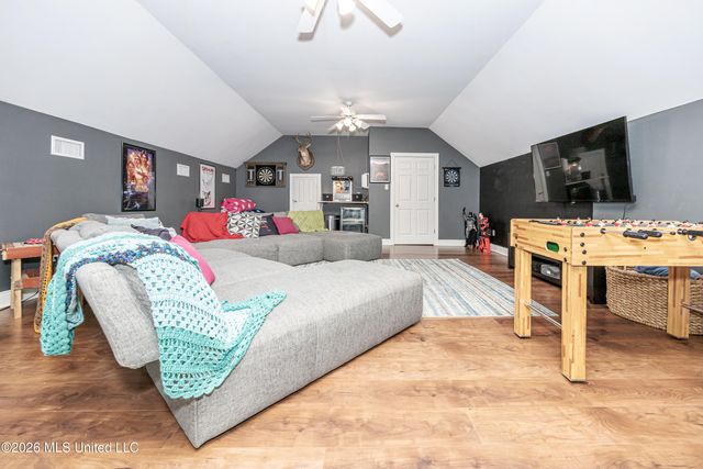 2802 Cambrai Circle, Ocean Springs, MS 39564