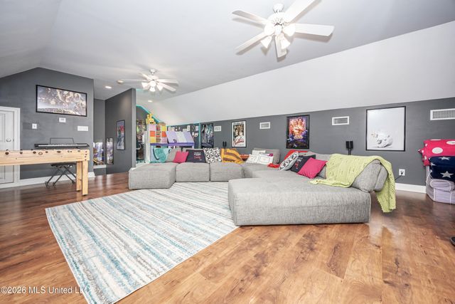 2802 Cambrai Circle, Ocean Springs, MS 39564