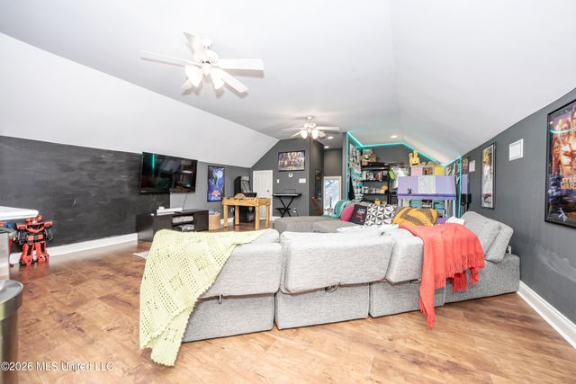 2802 Cambrai Circle, Ocean Springs, MS 39564