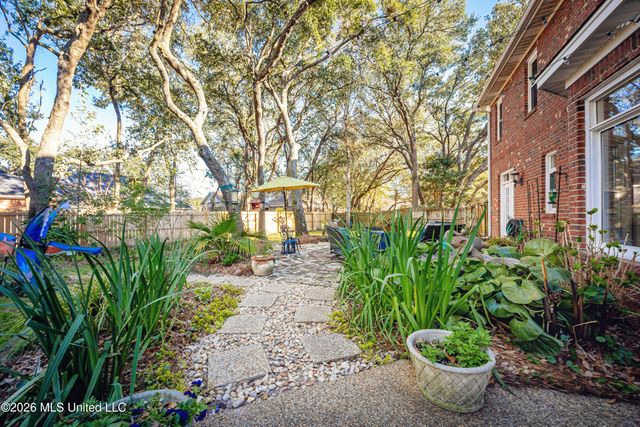 2802 Cambrai Circle, Ocean Springs, MS 39564