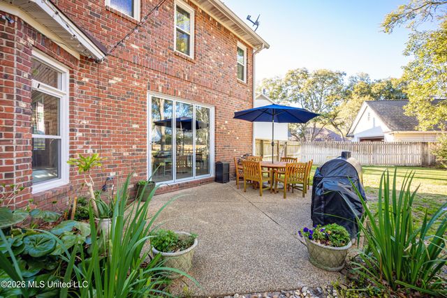 2802 Cambrai Circle, Ocean Springs, MS 39564