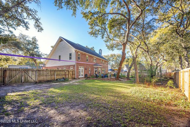 2802 Cambrai Circle, Ocean Springs, MS 39564