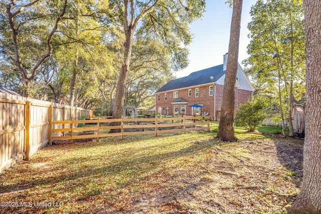 2802 Cambrai Circle, Ocean Springs, MS 39564