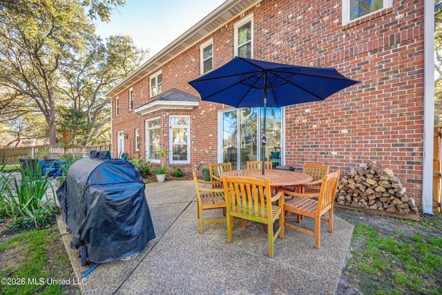 2802 Cambrai Circle, Ocean Springs, MS 39564