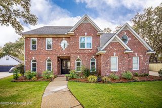 2802 Cambrai Circle, Ocean Springs, MS 39564