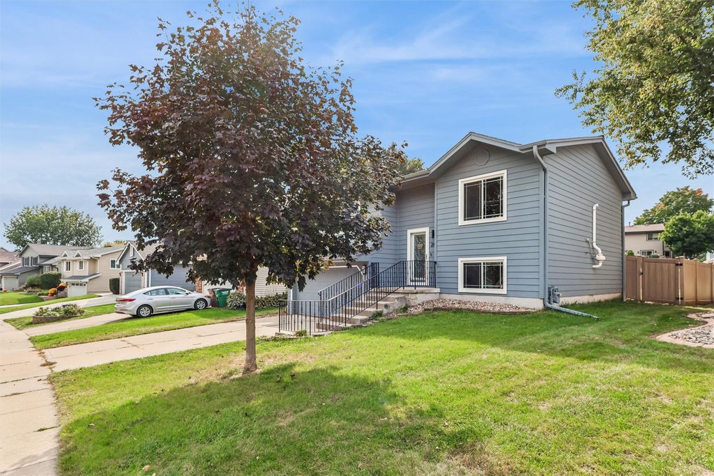 262 23rd Street, West Des Moines, IA 50265