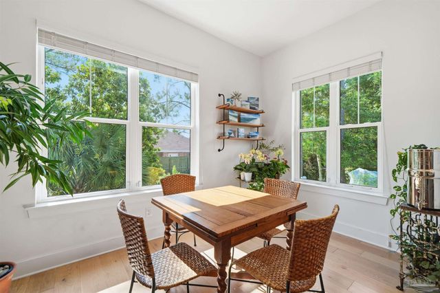 2847 Via Roma Ct, Gulf Breeze, FL 32563