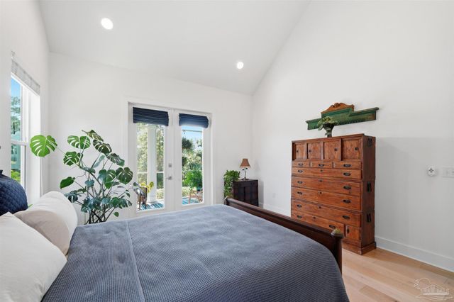 2847 Via Roma Ct, Gulf Breeze, FL 32563