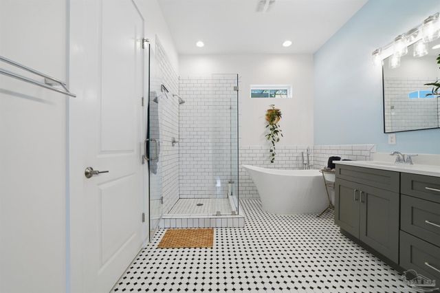 2847 Via Roma Ct, Gulf Breeze, FL 32563