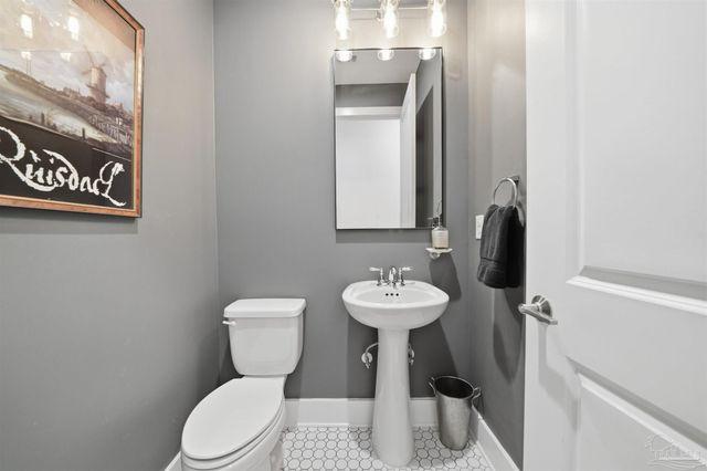 2847 Via Roma Ct, Gulf Breeze, FL 32563
