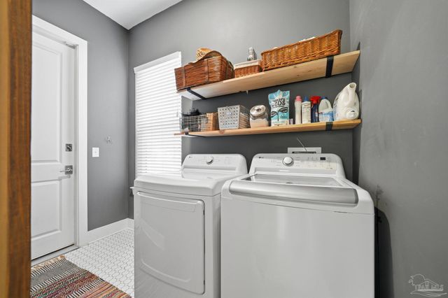 2847 Via Roma Ct, Gulf Breeze, FL 32563
