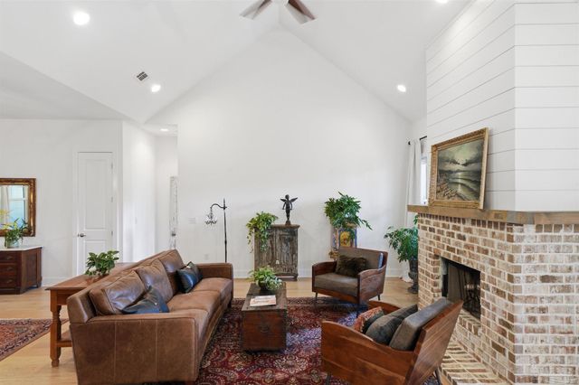 2847 Via Roma Ct, Gulf Breeze, FL 32563