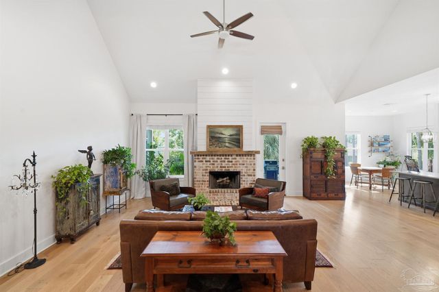 2847 Via Roma Ct, Gulf Breeze, FL 32563