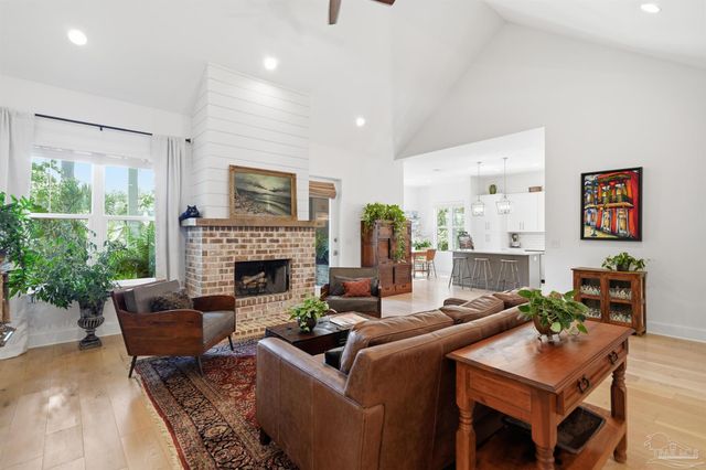 2847 Via Roma Ct, Gulf Breeze, FL 32563