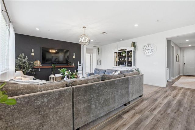 2032 Coffee Creek Way, Plumas Lake, CA 95961