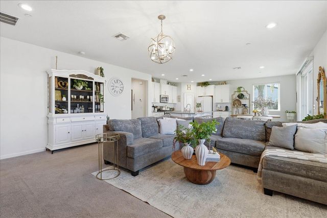 2032 Coffee Creek Way, Plumas Lake, CA 95961