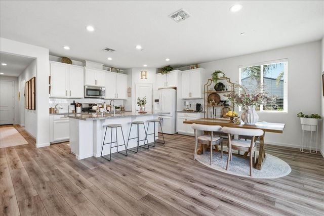 2032 Coffee Creek Way, Plumas Lake, CA 95961